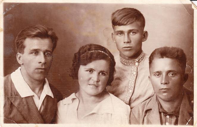 Братья и сестра Голубевы — Георгий, Юлия, Питирим, Иван