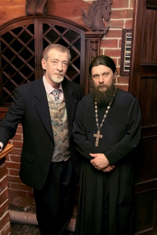 7 марта 2008. После открытия обновленных экспозиций музея. Владимир Добромиров (слева) и протоиерей отец Андрей (Изакар).